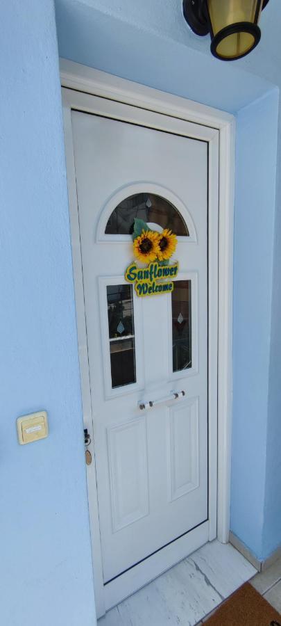 Sunflower Apartment Néa Péramos Exterior foto
